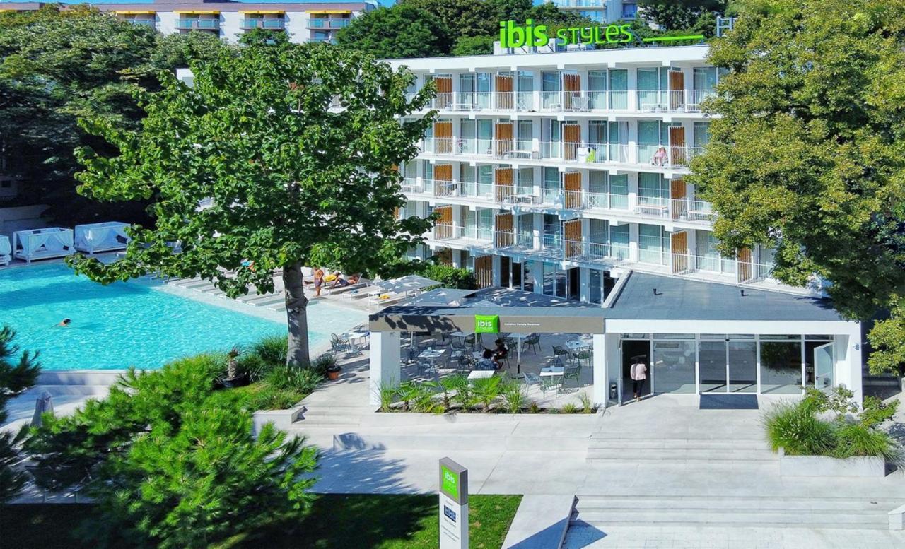 Ibis Styles Golden Sands Roomer Hotel Exterior photo